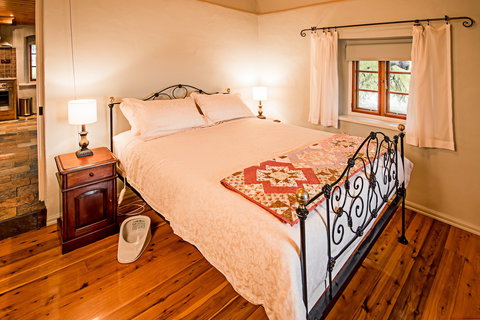 Lucy's House - Accommodation 4U 2