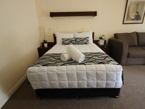 Molly Morgan Motor Inn - Accommodation 4U 2