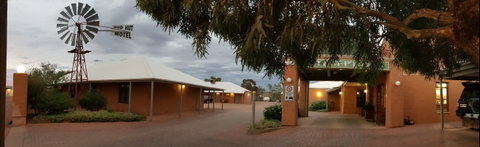 Mud Hut Motel - Accommodation 4U 0