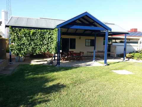 Phoenix Cottage - Accommodation 4U 2