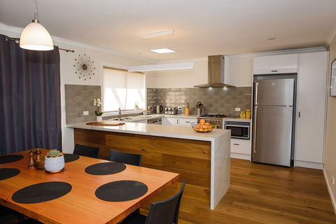Port Albert Waterview Retreat - Accommodation 4U 1