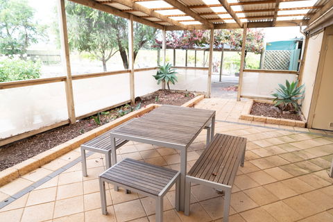 The Vineyard House - Accommodation 4U 2