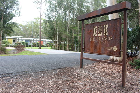 The Francis Retreat - Bonny Hills - Accommodation 4U 0