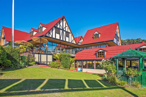Village Family Motor Inn - Accommodation 4U 0