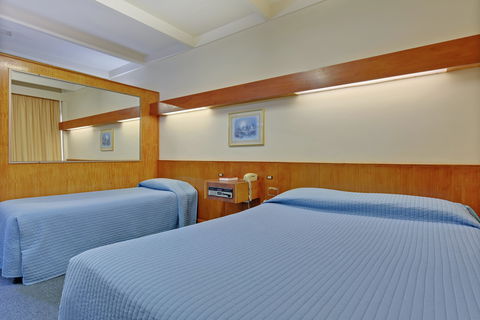 Village Family Motor Inn - Accommodation 4U 2