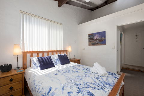 Absolute Oceanfront Cottage - Accommodation 4U 1