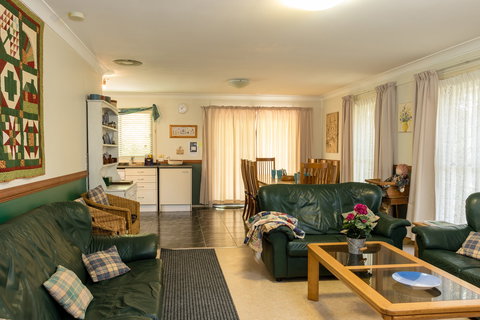 Arcadia House - Accommodation 4U 2