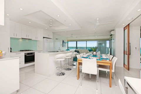 Beachlife Sea Spray Apartment - Accommodation 4U 1
