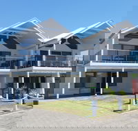 Beachcomber Beachfront  Beach House At Port Elliot on Horseshoe Bay - Accommodation 4U