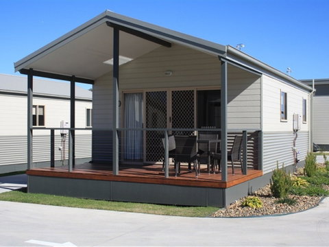 Bowlo Holiday Cabins - Accommodation 4U 0