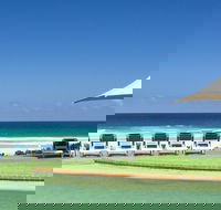 Breakers North - Absolute Beach Front Holiday Apartments - Accommodation 4U