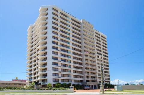 Breakers North - Absolute Beach Front Holiday Apartments - Accommodation 4U 1