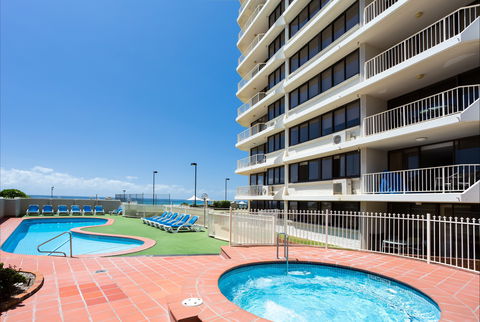 Breakers North - Absolute Beach Front Holiday Apartments - Accommodation 4U 2
