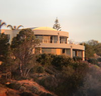 Cliff House Beachfront Villas - Accommodation 4U