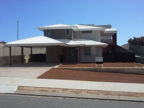 Cozzys Condo Luxury Beach House - Accommodation 4U 0