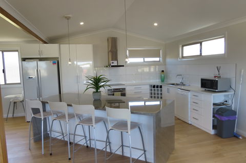 Cozzys Condo Luxury Beach House - Accommodation 4U 2