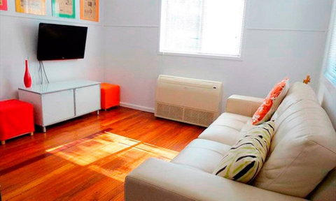 Ella May Holiday Flats - Accommodation 4U 0