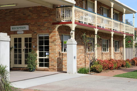 Grand Manor Motor Inn - Accommodation 4U 0