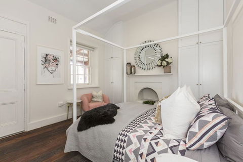 Landmark 1850s Family Fremantle Home - Accommodation 4U 1