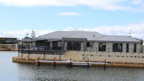 Port Bouvard Retreat - Large Family Friendly Canal Home With Private Jetty - Accommodation 4U 0