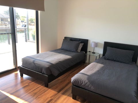 Port Bouvard Retreat - Large Family Friendly Canal Home With Private Jetty - Accommodation 4U 2