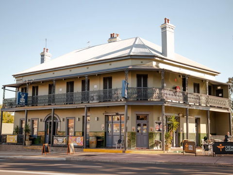 The Family Hotel Maitland - Accommodation 4U 0