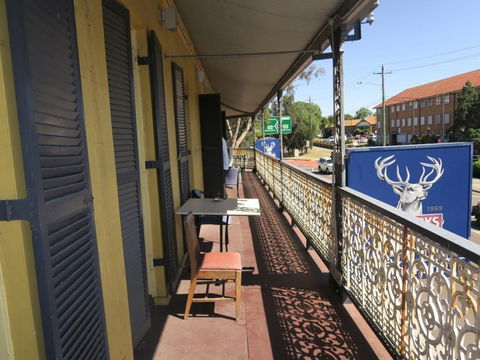The Family Hotel Maitland - Accommodation 4U 1