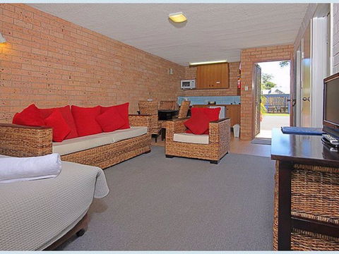 The Lodge Broulee - Accommodation 4U 2