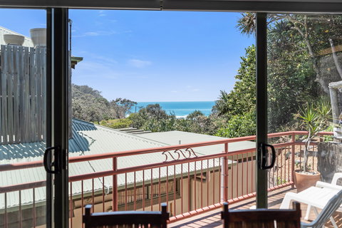 13 Point Lookout Beach Resort - Accommodation 4U 1
