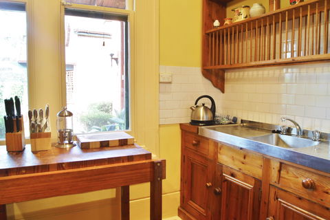 Buxton Manor - Garden And Loft Apartment - Accommodation 4U 2