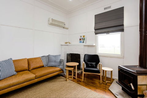 Castleview Cottage - Accommodation 4U 1