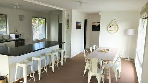 Catching Waves - Accommodation 4U 2