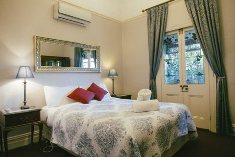 Glenella Guesthouse - Accommodation 4U 0