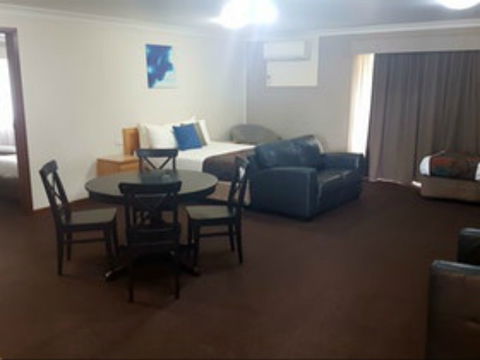 Hilltops Retreat Motor Inn - Accommodation 4U 0