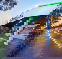 Holiday Inn Warwick Farm - Accommodation 4U