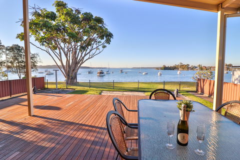 Lakefront Simplicity - Accommodation 4U 0