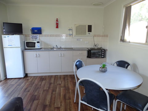 Moonta Bay Cabins - Cabin 2 - Accommodation 4U 1