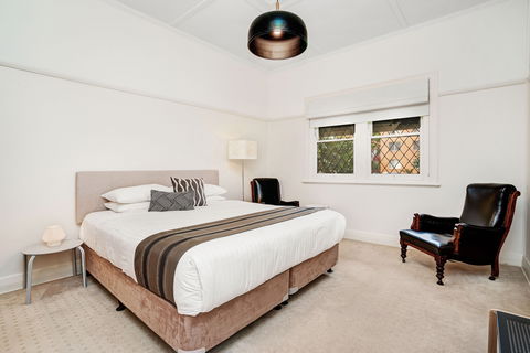 Newcastle Executive Homes - Cooks Hill Cottage - Accommodation 4U 1