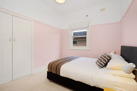 Newcastle Executive Homes - Cooks Hill Cottage - Accommodation 4U 2