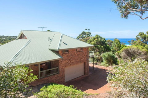 Ocean House - Accommodation 4U 0