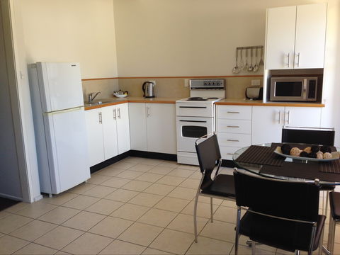 Palm View Holiday Apartments - Accommodation 4U 2