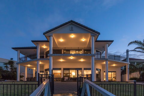 Port Lincoln Marina Luxury Escape - Accommodation 4U 0