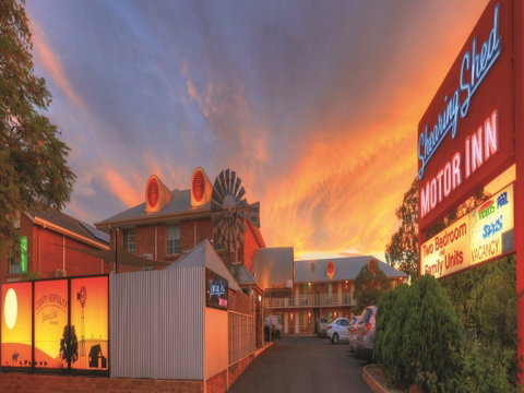 Shearing Shed Motor Inn - Open - Accommodation 4U 1