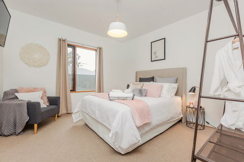 The Oak Nest Luxury Retreat - Accommodation 4U 1