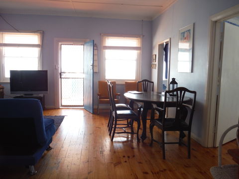 The Little White House - Accommodation 4U 2