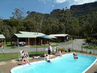 Halls Gap Log Cabins - Accommodation 4U 3