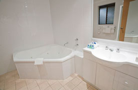 The Bell Tower Inn - Accommodation 4U 3