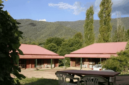 The Snowline Hotel - Accommodation 4U