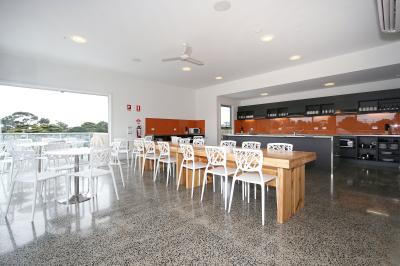 The Island Accommodation - Accommodation 4U 3