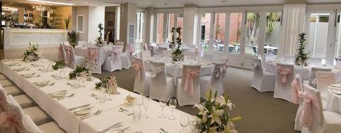 Oscar's Hotel & Cafe Bar - Accommodation 4U 1